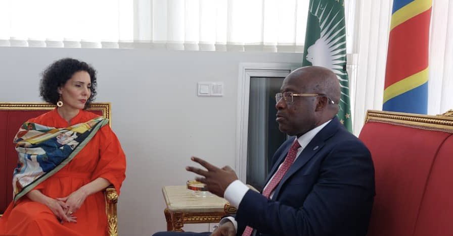 LePotentiel_rdc's tweet photo. #RDC: 
Le gouvernement congolais est ouvert aux discussions, mais exige au préalable le départ des militaires de l'armée rwandaise du territoire de la #RDCa indiqué mardi le vice-Premier ministre congolais en charge des Affaires étrangères Christophe Lutundula à Mme Hadja Lahbib, ministre belge des Affaires étrangères en séjour à Kinshasa. 
"Le Rwanda est là avec ses militaires. Nous, gouvernement, nous sommes ouverts aux discussions. Mais le Rwanda doit au préalable quitter le sol congolais", a-t-il dit. Source ACP| @LePotentiel_rdc