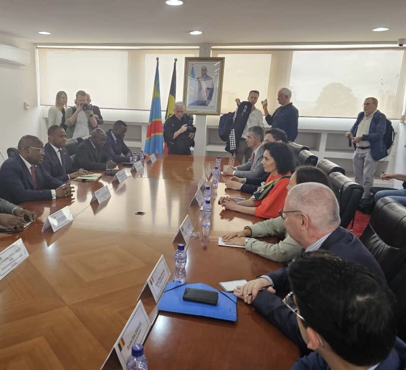 LePotentiel_rdc's tweet photo. #RDC: 
Le gouvernement congolais est ouvert aux discussions, mais exige au préalable le départ des militaires de l'armée rwandaise du territoire de la #RDCa indiqué mardi le vice-Premier ministre congolais en charge des Affaires étrangères Christophe Lutundula à Mme Hadja Lahbib, ministre belge des Affaires étrangères en séjour à Kinshasa. 
"Le Rwanda est là avec ses militaires. Nous, gouvernement, nous sommes ouverts aux discussions. Mais le Rwanda doit au préalable quitter le sol congolais", a-t-il dit. Source ACP| @LePotentiel_rdc