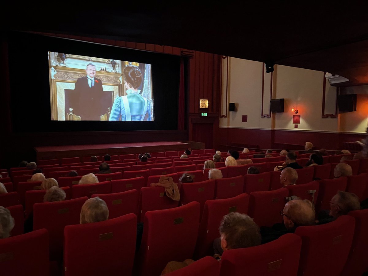 We had a fantastic time at @HydeParkPH yesterday on our OPAL trip to see their Memory Matinee showing of Mary Poppins! It was a lovely afternoon out in a stunning venue.