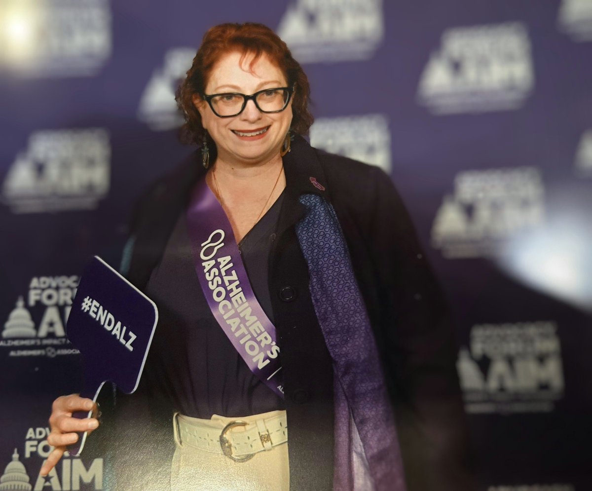 weedebs2's tweet photo. All dashed up and ready to go to Hill! #AlzForum #ENDALZ @AlzNorCalNorNev @AlzAdvocateCA https://t.co/ugUFSJyqfs