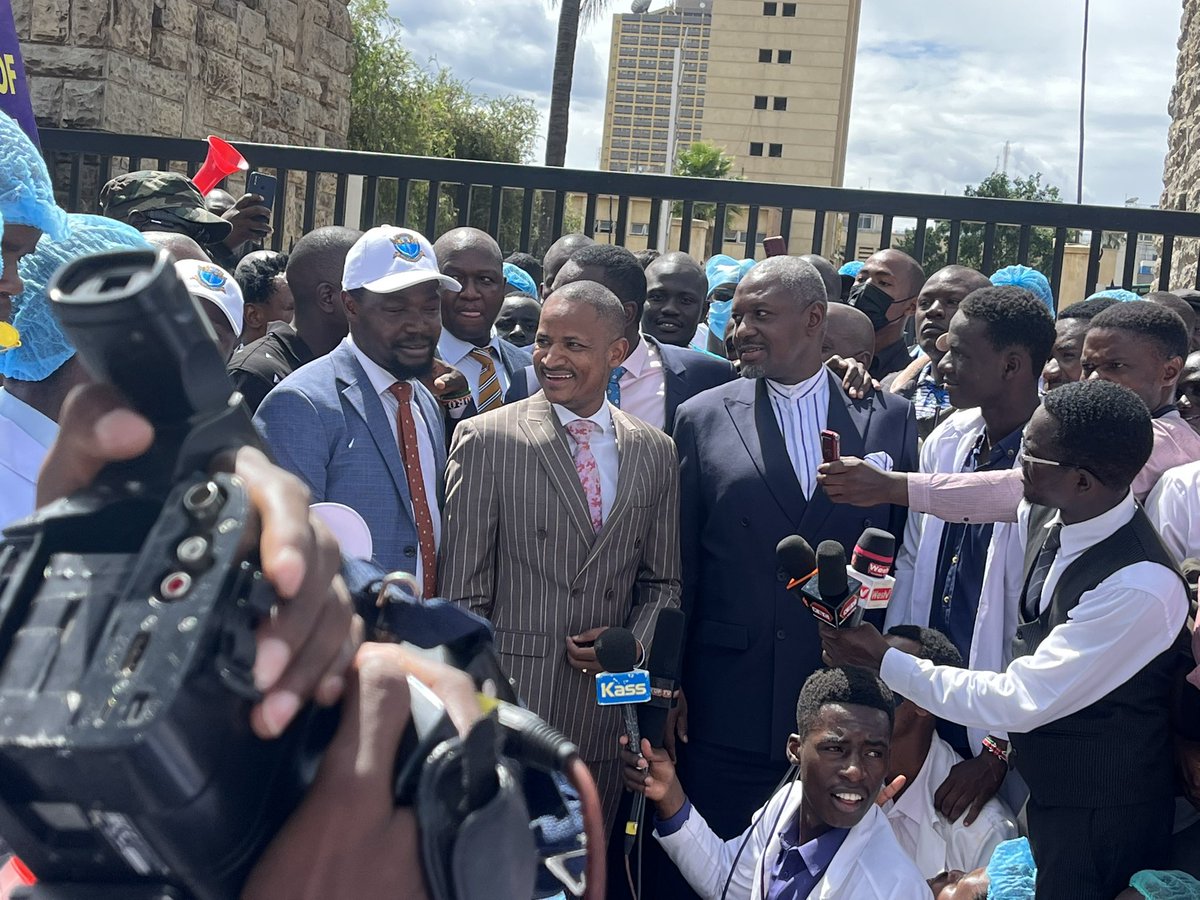 JoanNgatho's tweet photo. It is great to see @HEBabuOwino @OAmollo @PeterSalasyah fight for what is right for the public health sector. Babu has stated that interns must be paid in full arrears and unemployed doctors should be absorbed&amp;deployed in various counties ✊🏽
#DoctorsStrikeKE 
#ImplementCBA2017 https://t.co/uZzvV0PhDu
