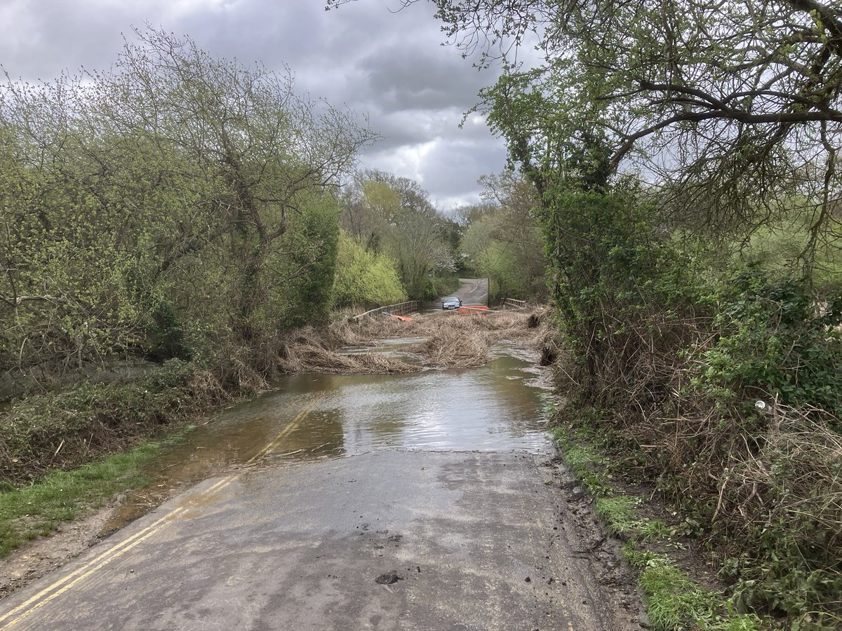 OldTimeSailor's tweet photo. Hook Park Road at Warsash, closed and blocked by debris and flooding. https://t.co/fdKcqlwMMS