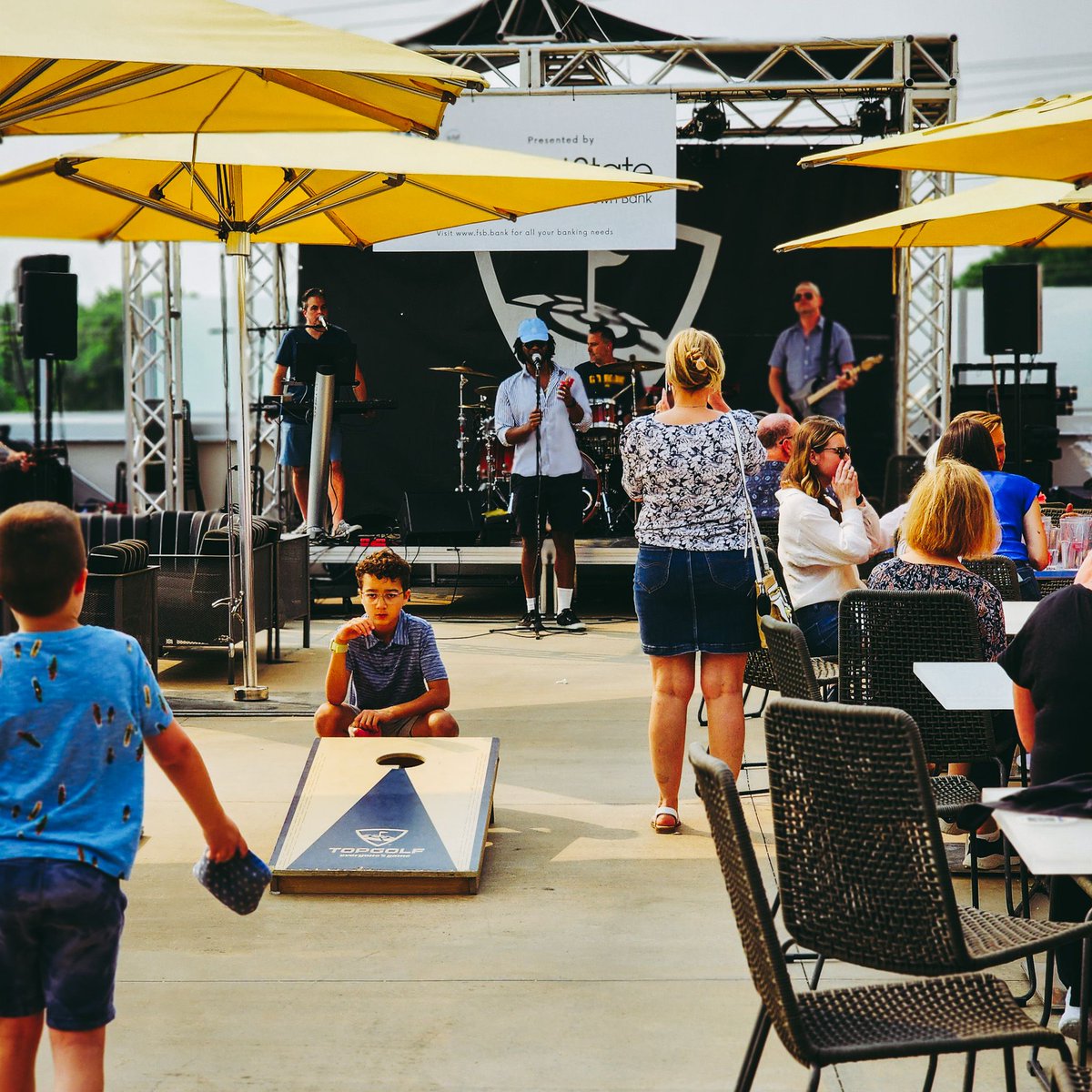 WelcomingAll's tweet image. (1) #3DaysLeft! Friendly reminder to register for the #PatioParty presented by @fsbmichigan by 4/12/24 to take advantage of #EarlyRegistrationSavings! There will be live bands (featuring Rush Hour Jam) on the rooftop, a Top Golf tournament, food, drinks, 50/50, and raffles.