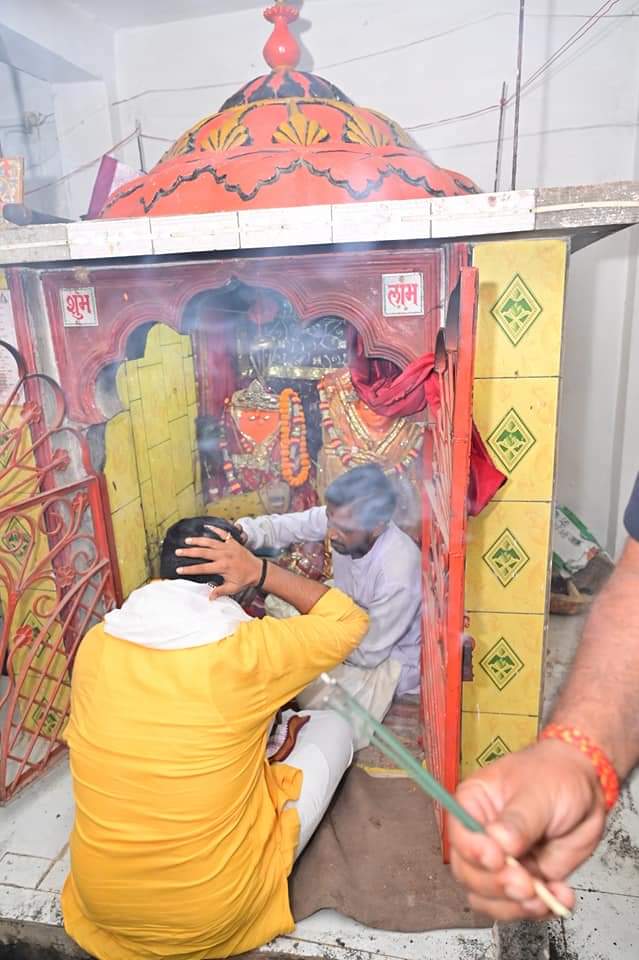 Devendra_1925's tweet photo. माँ महामाया देवी जी के दर्शन कर,पूजा अर्चना की और प्रदेशवासियों की समृद्धि और खुशहाली की कामना की।

📍 पथरिया 

#जीतेंगे_बिलासपुर https://t.co/EhHrGwSFyq