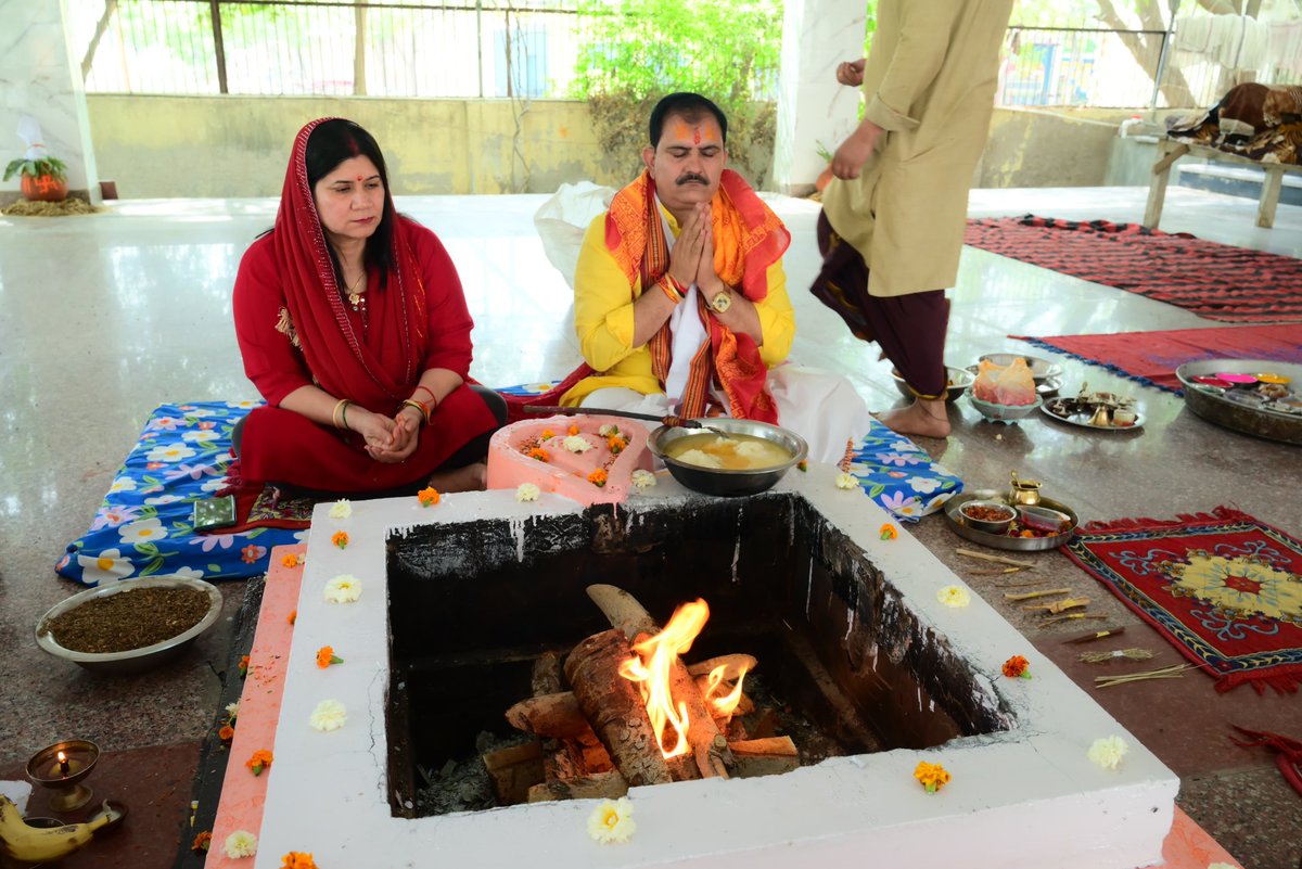 आज हिन्दू नववर्ष एवं प्रथम चैत्र नवरात्र के अवसर पर के० एम० विश्वविद्यालय स्थित मंदिर में पूजा अर्चना कर माँ जगदम्बा का आशीर्वाद प्राप्त किया।

#HinduNavVarsh२०८१ #HappyNavratri2024