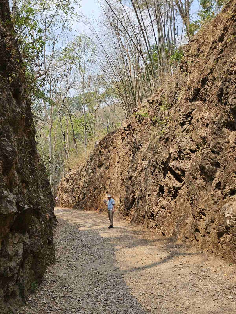 Less we forget: #hellfirepass
(Konyu Cutting), #ThaiBurma Death Railway. Very quiet, 38 degrees
 After so many years remember them!.#POW
Such horrific conditions, thousands of lives lost from all sides 
 At peace now. #anzac
#wewillrememberthem