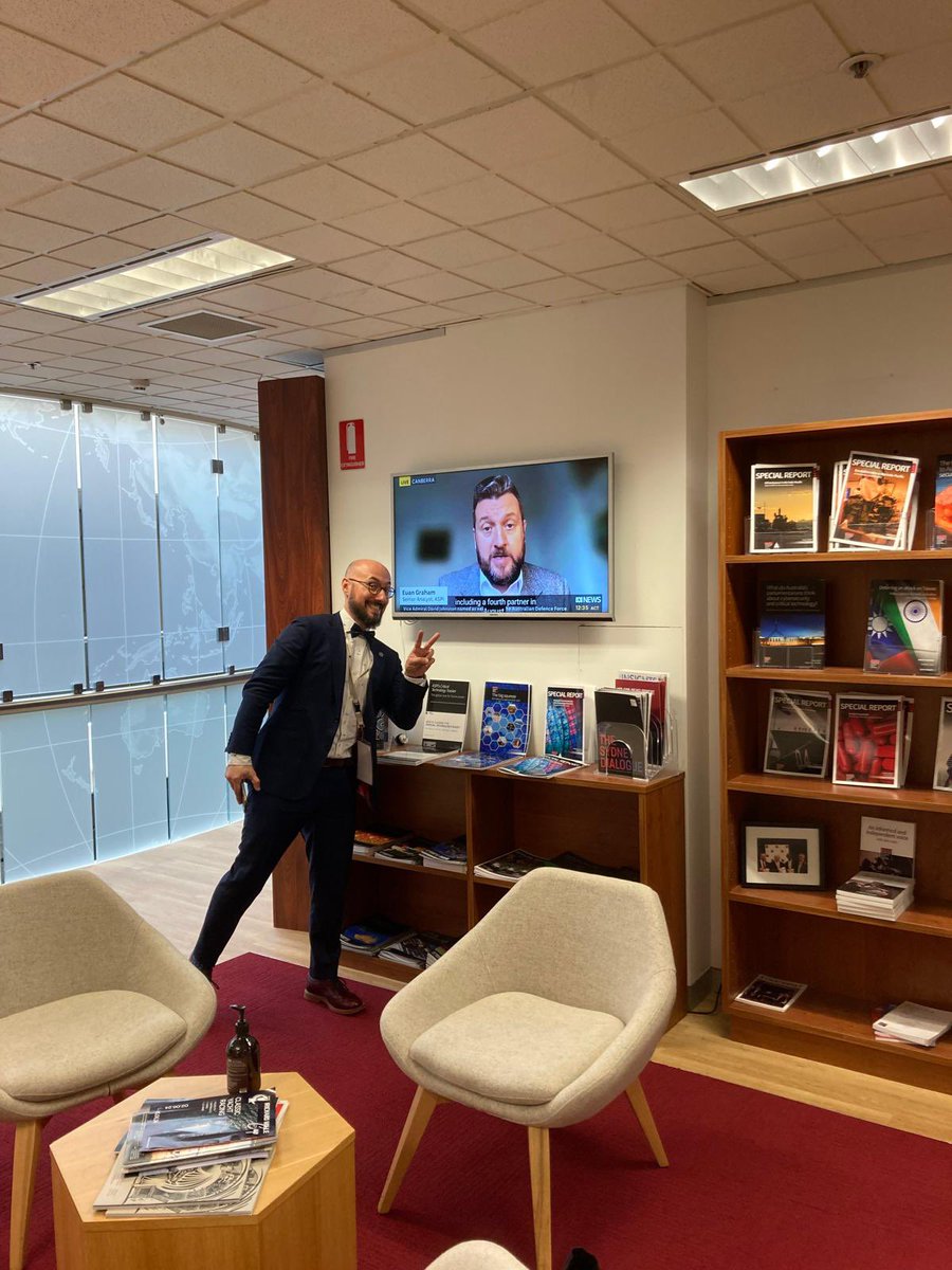 Unfortunately, the closest @alessionaval and I will get to a reunion on his current visit to 🇦🇺, including a stop at @ASPI_org HQ. Photo credit: @AlexBristowASPI