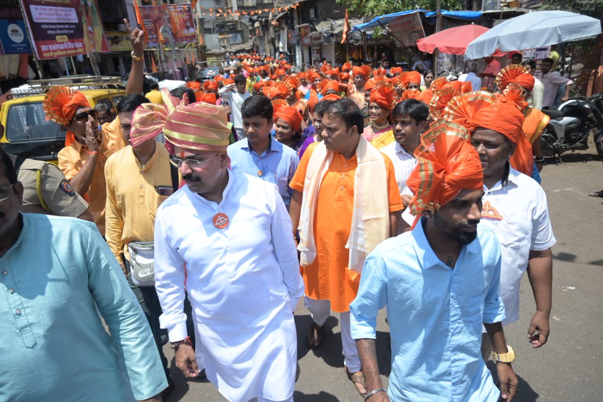 For the past several years, grand processions are organized in Dharavi on the occasion of Gudi Padwa. This procession was a little more special this time as it was organized by all our #Mahayuti karyakartas together, was grateful being part of it.
#DharaviGudiPadwa2024