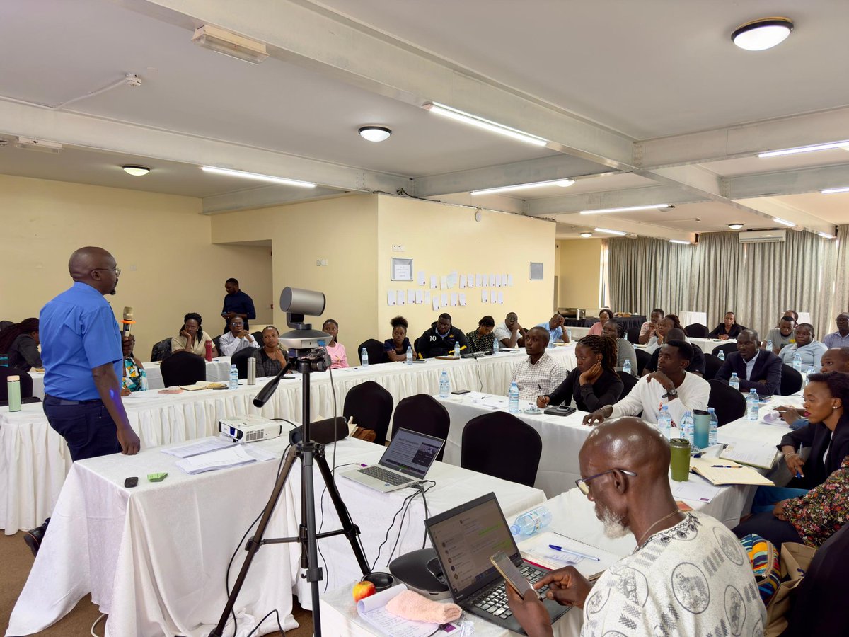 Participating in a 3 day stakeholders #Health & #Risk Communication training involving health advocates, journalists organized by Aga Khan University Graduate School of Media & Communication 
📍@skyzhotel
#VaccineUptakeKampalaTraining

@AKU_GSMC @BagumaRT @cisanu_uganda @uhca_ug