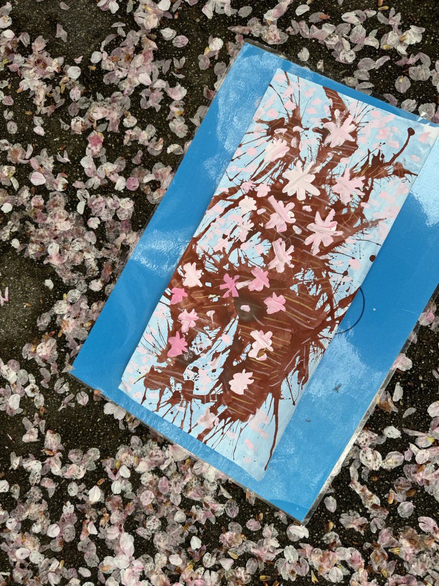 咲き誇った花々が惜しむらくは風に舞い
年長COSMOSクラスの描く春1
#preschool #spring #cherryblossom #桜 #art #artbykids #kidsart #さくら #写生 #花びら #春 #教育 #花  #英語教育 #幼児英語 #保育英語 #保育園 #京都 #みんなで