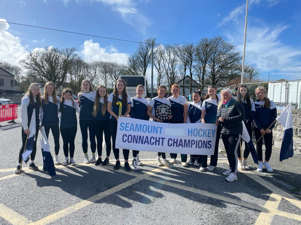 Best of luck to @SeamountKinvara Senior Hockey Team in the All Ireland competition on 11/04 & 12/04. Pictured here with Karen Weekes who is a wonderful supporter of KHC and #girlsinsport
Wishing the squad and management all the best in the competition. 💙🏑🤍