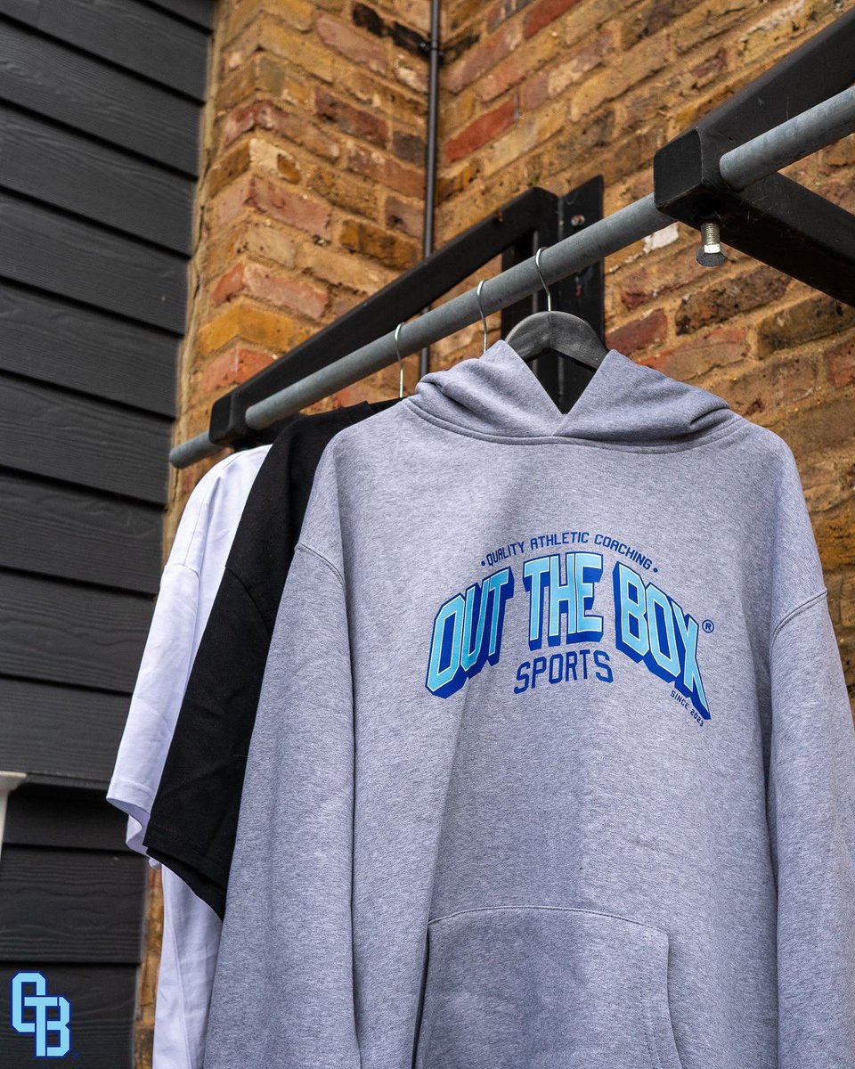 0utTheBoxSports's tweet photo. Out The Box Sports logo hoodies and tees are now available on a made to order basis! Has a slight oversized fit and made with thick premium materials.
 
Sizes S - 3XL, we also offer kids range! 
Hoodies £35 GBP &amp; $60 NZD
Tees - £25 GBP &amp; $40 NZD

Fire us a email or DM to order 🙌🏽 https://t.co/m9yhFQMaYm