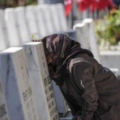 Bazı bayram ziyaretleri yürek yakar. Bu Bayram Gelemedim Annem Ellerinden Öpemedim Annem Aziz Ruhunuz Şad Olsun