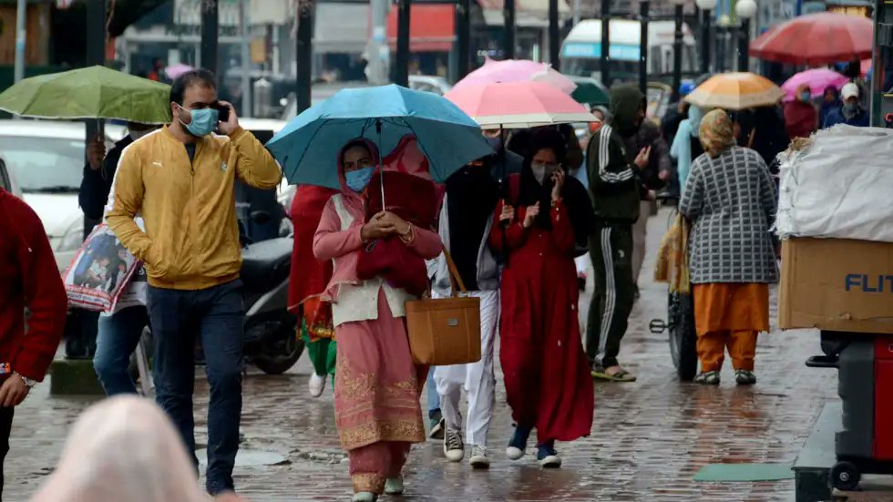 Twin western disturbances will bring thundershowers in #JammuKashmir, #Himachal, #Uttarakhand, #Rajasthan, #UttarPradesh, #Punjab & #Haryana this week. Full story: weather.com/en-IN/india/ne… 📸: Bilal Bahadur/TOI, BCCL