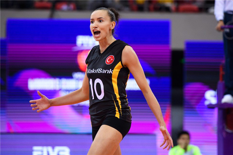 2019-20 sezonundan bu yana VakıfBank forması giyen Brezilyalı smaçör Gabi Guimaraes, bugün oynanan Türk Hava Yolları maçıyla birlikte VakıfBank kariyerindeki 200. maçına çıktı.