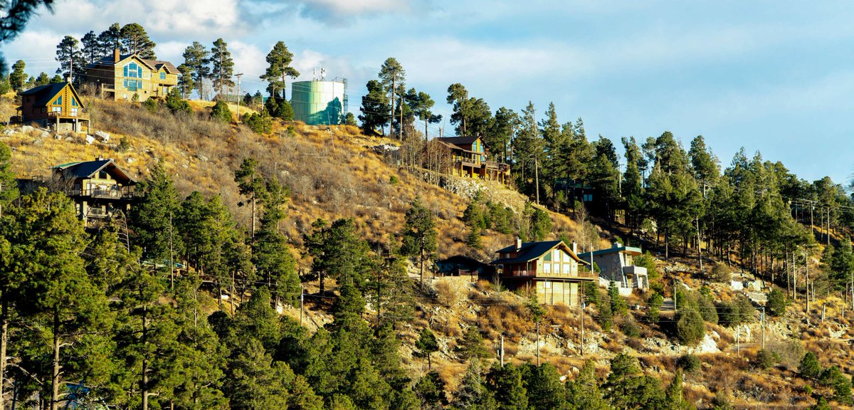 NIFC_Fire's tweet image. As we feature @Firewise and #FireAdapted community tips this week: if you live in a wildland urban interface area, you should create two separate plans to quickly get out of your neighborhood. Learn more: nfpa.org/education-and-… #Firewise