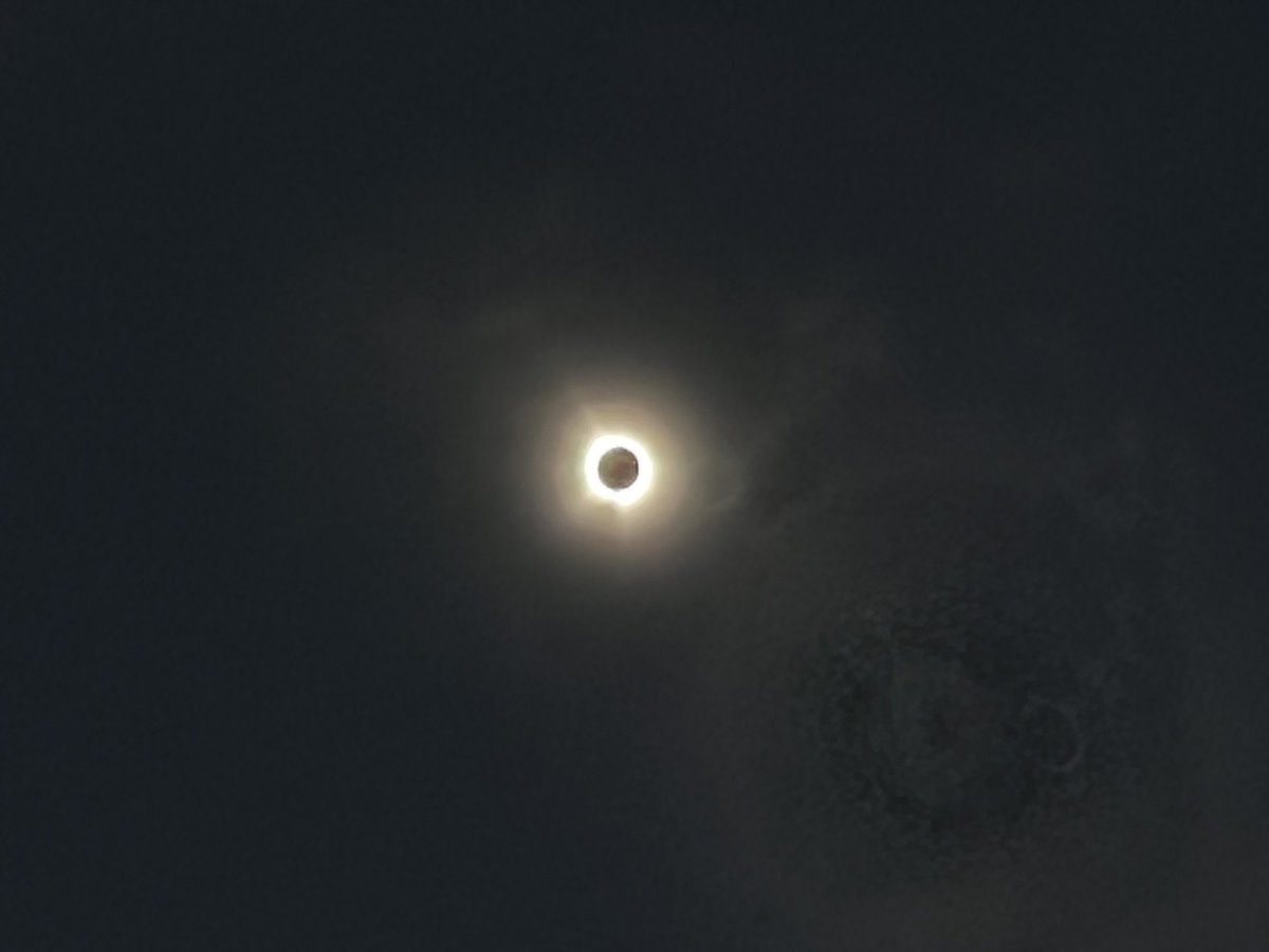 warrensworlds's tweet photo. Totally Eclipsed…having a great time at the Eclipse Pawty..😎 https://t.co/9Yna6u60C3