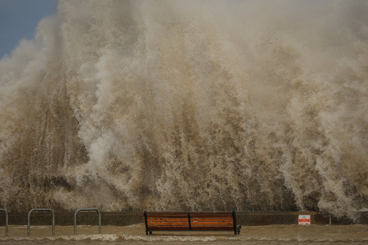 Dangerous conditions at Llanfairfechan, North Wales, this morning as emergency services begin to evacuate locals as huge waves brings localised flooding 📸🏴󠁧󠁢󠁷󠁬󠁳󠁿 #StormPierrick #waves #storm @ITVWales @NewyddionS4C @S4Ctywydd @BBCWalesNews @SkyNews @Ruth_ITV @northwaleslive