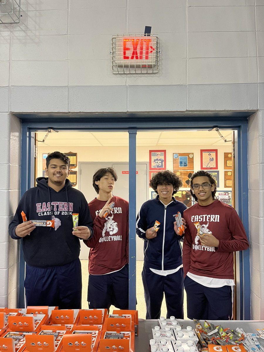 Gatorade_Maggie's tweet photo. Scenes from last weekend at the 2024 Navy Nation Invitational - what an awesome day for boys volleyball 🏐✨
18 teams were fueled up throughout the day‼️⚡️💪
Shoutout to @Lacey_Athletics for hosting & @FreeholdVBall for taking home the 🏆
#GPPartner #FueledByGatorade https://t.co/Ova5uQYr1U