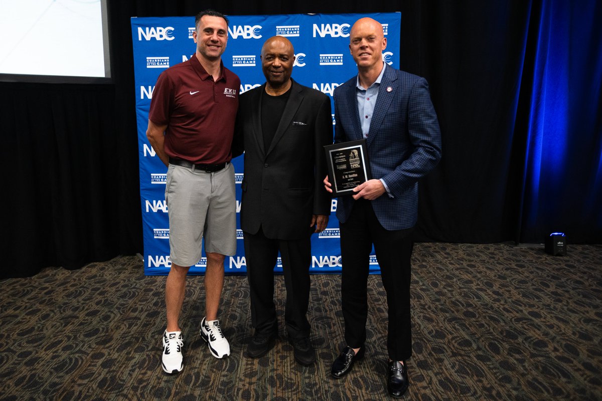 .@CoachAWHamilton & staff received recognition for winning the @ASUNSports Championship at the Hillyard @NABC1927 Champions brunch in Phoenix during the Final Four. #𝗠𝗼𝘀𝘁𝗘𝘅𝗰𝗶𝘁𝗶𝗻𝗴𝟰𝟬𝗠𝗶𝗻𝘂𝘁𝗲𝘀𝗜𝗻𝗦𝗽𝗼𝗿𝘁𝘀