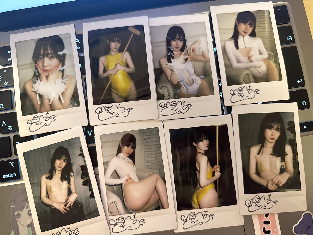 📙通販のおしらせ📙

新作写真集「ぐりこ　ちょこれいと　ぱるふぇっと」の通販開始しました！

アクスタ、ブロマイド、チェキもあります✊🏻♡

わたしがひとつひとつ愛こめて
発送します(っ'-')╮=͟͟͞͞💌

https://t.co/7PXDsoDSw4 https://t.co/tUzvElzjzv