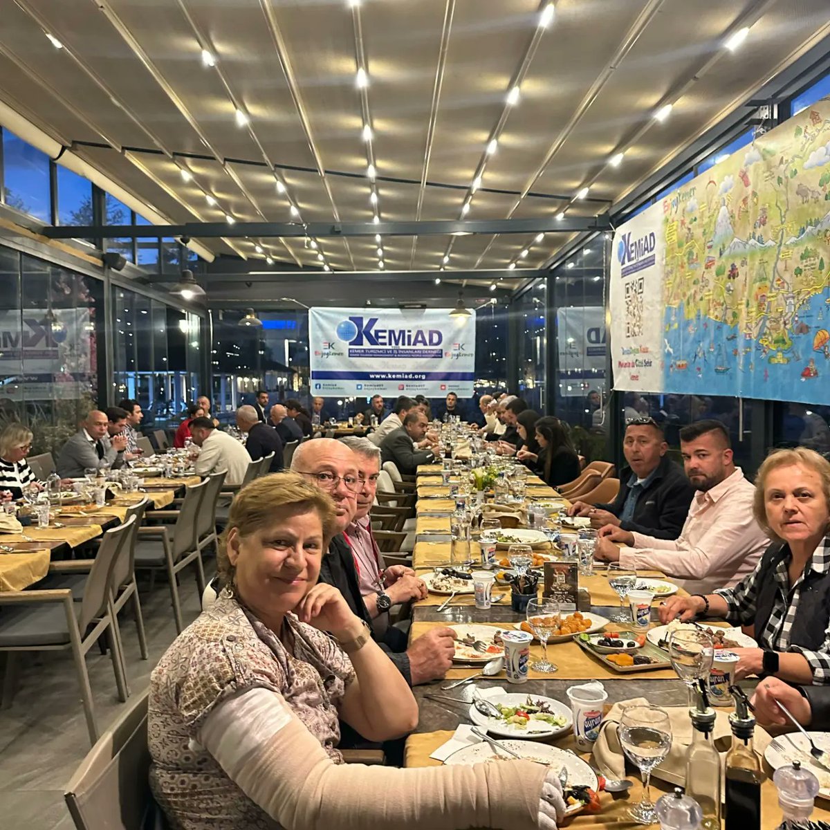 Kemiad07's tweet photo. KEMİAD ailesi olarak iftar yemeğinde buluştuk. Davetimize katılan Kemer Kaymakamımız Sayın Ahmet Solmaz'a, İlçe Emniyet Mdr. Harun Mere'ye, İlçe Jandarma Kmt. Ömer Seyhan'a, Kemer Taşıyıcılar Koop. Başkanı Oktay Çelik'e ve Kemer Belediye Bşk. Necati Topaloğlu' na teşekkür ederiz. https://t.co/zIKrntGZO3