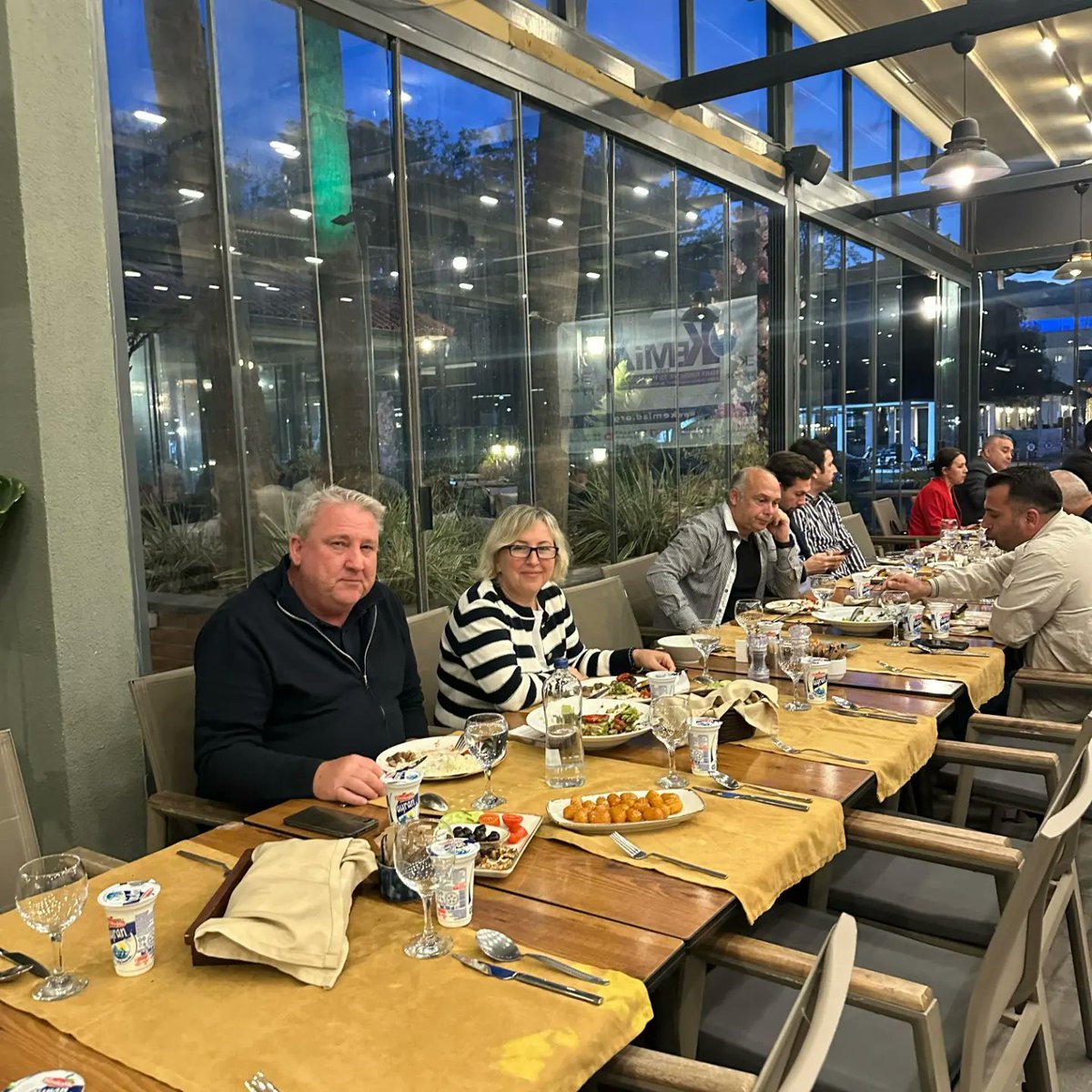 Kemiad07's tweet photo. KEMİAD ailesi olarak iftar yemeğinde buluştuk. Davetimize katılan Kemer Kaymakamımız Sayın Ahmet Solmaz'a, İlçe Emniyet Mdr. Harun Mere'ye, İlçe Jandarma Kmt. Ömer Seyhan'a, Kemer Taşıyıcılar Koop. Başkanı Oktay Çelik'e ve Kemer Belediye Bşk. Necati Topaloğlu' na teşekkür ederiz. https://t.co/zIKrntGZO3