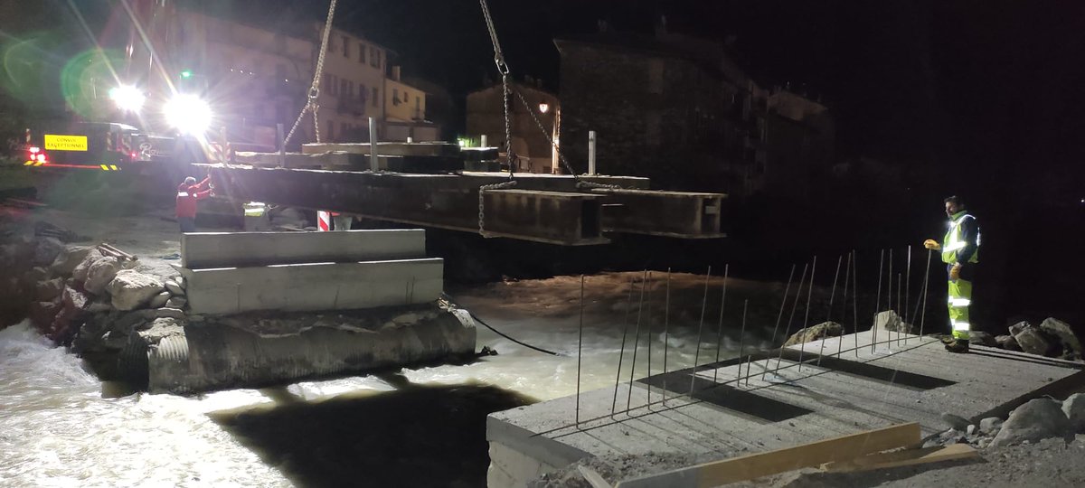 #InfoRoutes06 A Tende, le nouveau pont provisoire du Bourg Neuf est en place depuis cette nuit ! Le #Département06 travaille activement depuis les dernière intempérie du week-end de Pâques pour remettre en état le passage du Bourg Neuf. Les travaux de remblais pour réaliser…