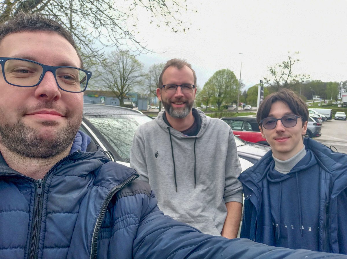 En route pour #LavalVirtual ! 🚗 Benjamin, Romain, et Jeff sont prêts pour 8h de trajet vers @lavalvirtual . Retrouvez-les dès demain sur le stand A56 pour découvrir nos innovations en #VR et #AR ! #innovation