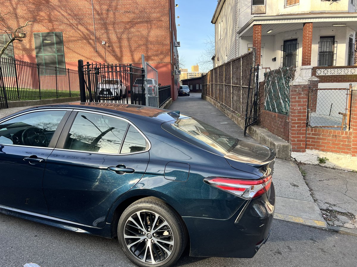 hershey_0215's tweet photo. @NYPD_Traffic this car is making it a pain for us to get to work. Traffic enforcement can make rounds at schools everyday a get so many cars with tickets. We are not allowed to call a tow company without NYPD issuing a ticket. 311 takes too long and nothing ever happens. https://t.co/o6IDmbIXoB