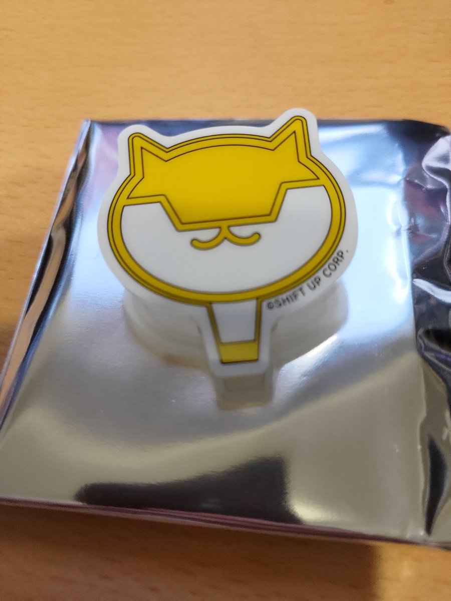 echidna_ai's tweet photo. 散財もしちゃった！
色紙もアクリルフィギュアもバイパーでした！
ミニゲーム1つしか撃墜できなかったけど残念賞で親の顔より見たアニスの髪飾り引けて満足です🥰 https://t.co/1ldrfV1vyI