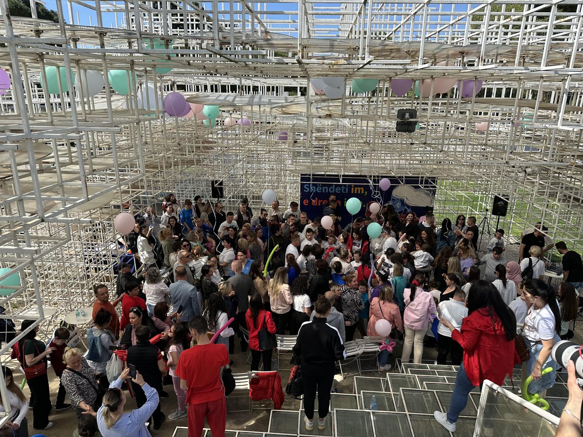 WHOAlbania's tweet photo. Në Ditën Botërore të Shëndetit u mbajt një event për individët me autizëm, me përkrahjen e Ministrisë së Shëndetësisë dhe WHO Albania. Pjesëmarrës: prindër, fëmijë të spektrit autik, profesionistë shëndetësorë, aktivistë. Faleminderit pjesëmarrësve për kontributin në event! https://t.co/4YHy6HNLzL
