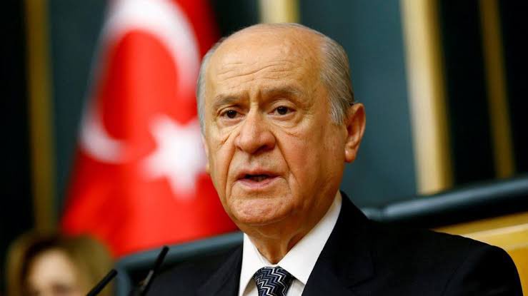 MHP Genel Başkanı Devlet Bahçeli: “Türkiye Cumhuriyeti sandıkta kurulmamıştır, Türk tarihi sandıkta yazılmamıştır. Herkes aklını başına almalı, rüzgar ektiği müddetçe fırtına biçeceğini unutmamalıdır.”