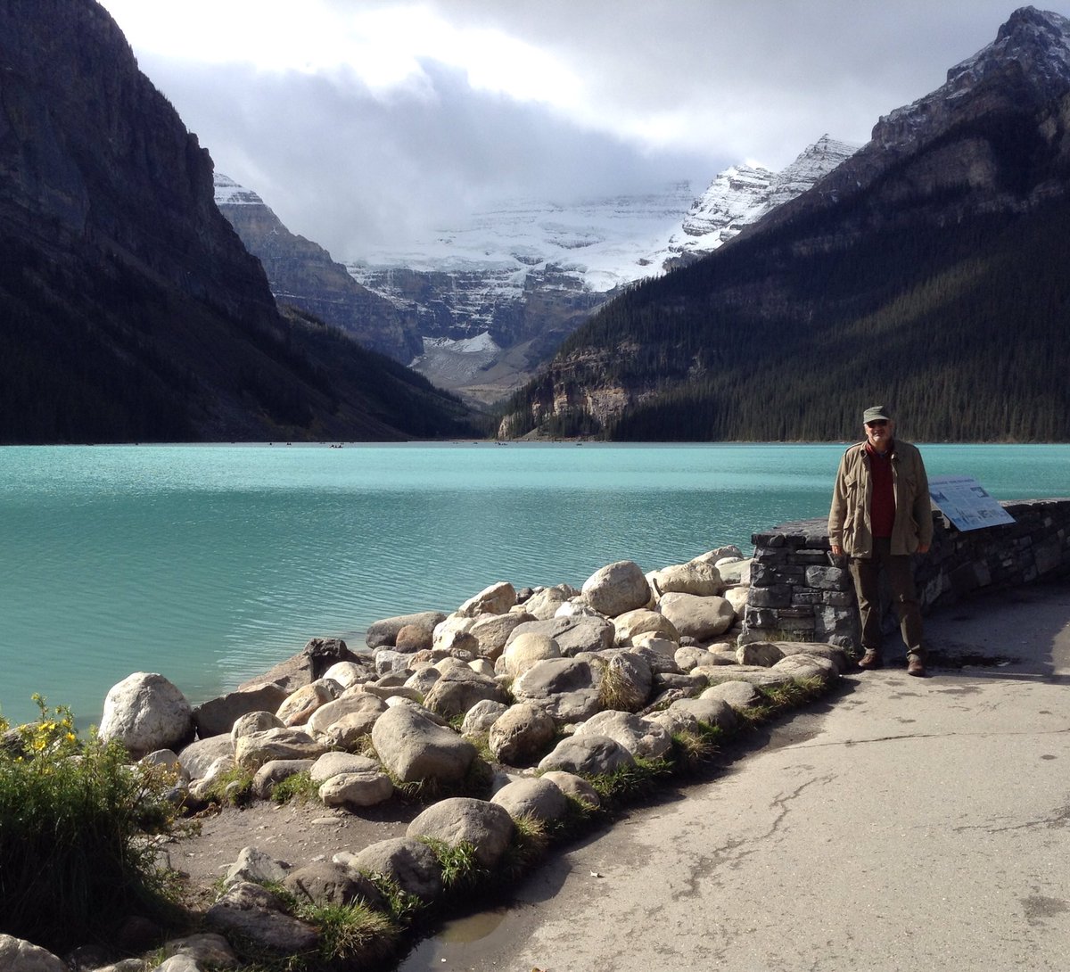 No shortage of lakes here: #Top4Lakes for this week’s #Top4Theme #travelphotography Thanks to our fabulous hosts! @intheolivegrov1 @obligatraveler @OdetteDunn @pipeaway_travel 1. Georgian Bay, Ontario 2. Lake Como, Italy 3. Balsam Lake, Ontario 4. Lake Louise, Alberta