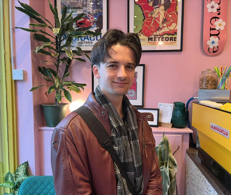 Read our latest interview! 🎙️ We caught up with Oli Nicol, Co-Vice Chair of Nottingham City of Literature’s Youth Advisory Board, to find out more about his role and the Youth Advisory Board's exciting projects.🤝 If you want to read the whole interview, use our link in bio!🤍