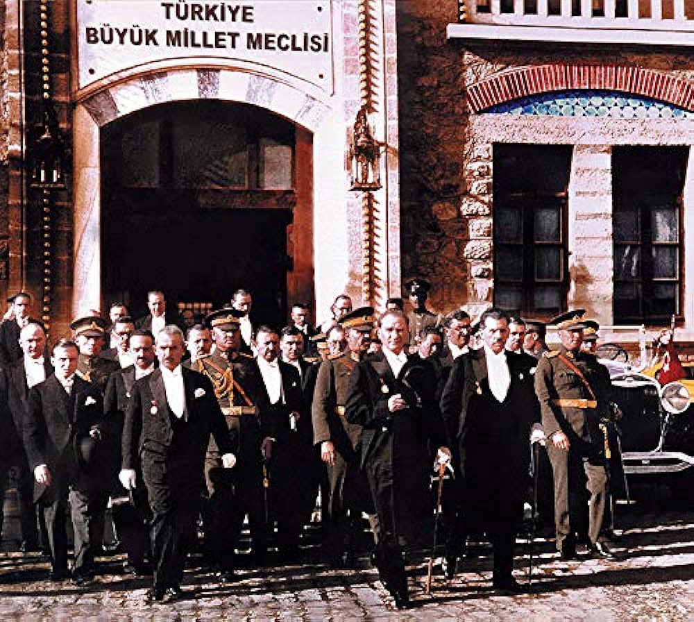 SN.DEVLET BAHÇELİ'NİN DİKKATİNE VE BİLGİSİNE

Türkiye sandık ile kurulmuştur. Mustafa Kemal Atatürk, Erzurum ve Sivas Kongresinde seçilen " Heyet-i Temsiliye' nin Reis'dir, yani başkanıdır. Heyet-i Temsiliye Reisi Mustafa Kemal Atatürk'ün ilk kararı, Ankara'da kurucu bir Meclis