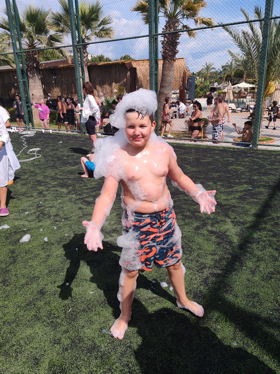 MoodyKerryl's tweet photo. First foam party...
Just a stone throw away from Ibiza with the lads ๐
@josh7230 #stopgrowingup
@moody_raym65500 https://t.co/VZpQa8W7Rw