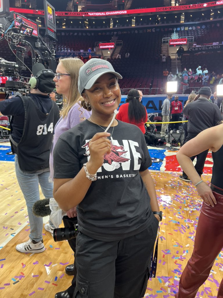 UofSC_AT's tweet photo. Congratulations to our national champion! Kierra Stewart is a 2nd year professional #GamecockAT student completing her immersive clincial experience with @GamecockWBB! 🏀🏆 https://t.co/ewUenMWkqJ