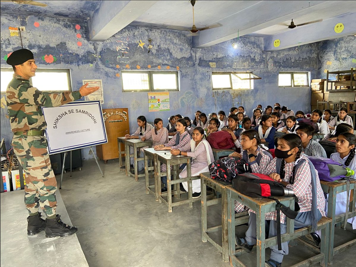 The #IndianArmy recently organized a #motivational lecture at Govt High School in #Poonch, #JammuAndKashmir , inspiring and empowering the Students , a commendable effort to uplift the community. #AwamKiFauj #DelhiHighCourt #ArvindKejiwal #ModiInCentralChennai
