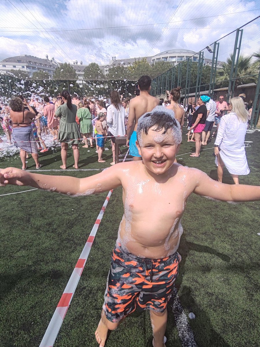MoodyKerryl's tweet photo. First foam party...
Just a stone throw away from Ibiza with the lads ๐
@josh7230 #stopgrowingup
@moody_raym65500 https://t.co/VZpQa8W7Rw