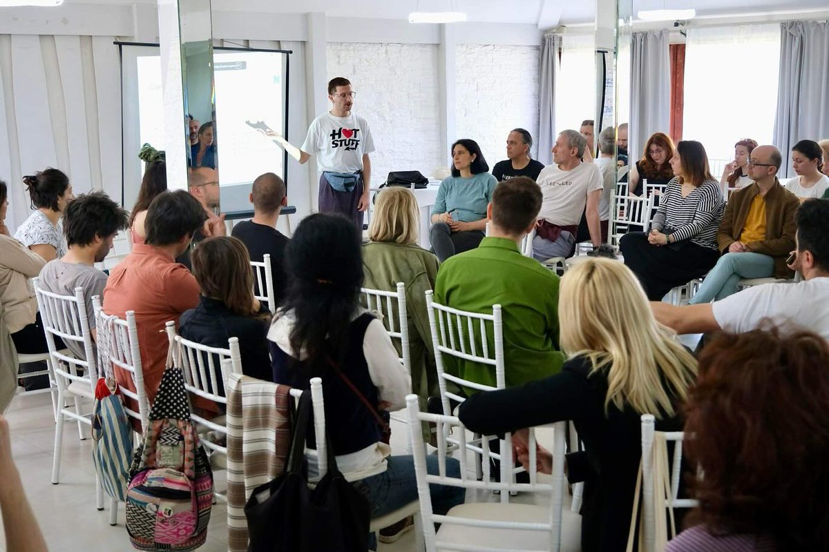 Create_Mentors's tweet photo. 🙌 Tim Kreativnog mentorstva je tokom vikenda bio na godišnjoj skupštini članica Asocijacija NKSS u Vršcu. Bila je to divna prilika da se sve članice Asocijacije okupe na jednom mestu, bolje upoznaju i povežu, ali i učestvuju u razvijanju i napredovanju mreže!
 Foto: Luka Strika https://t.co/ddT55dP5sZ