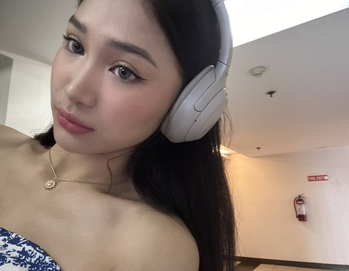 stargirlyves's tweet photo. ano bang mukha yan 😡⁉️ …sarap i-baby 🥰😍💓💘 https://t.co/CtSj27jY1D