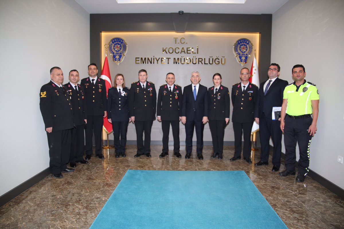 FKaraduman3310's tweet photo. Polis Teşkilatımızın 179. Kuruluş yıl dönümünü kutlayan İl Jandarma Komutanımız J.Alb. @mrtbzkrt41 ve beraberindeki heyete nazik ziyaretleri sebebiyle teşekkür ediyorum.

#KocaeliEmniyet
#TürkPolisTeşkilatı179Yaşında
#10NisanPolisHaftası https://t.co/NCP9hbvzs0
