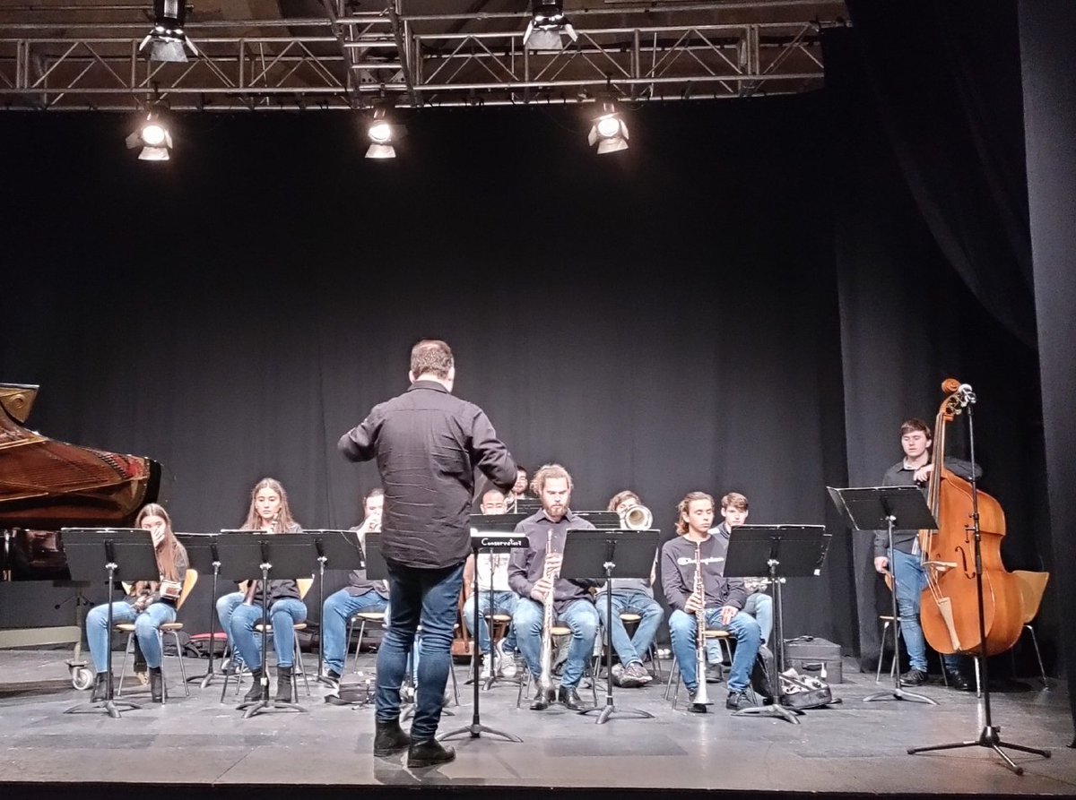 Homenatge del centenari de la mort d’Àngel Guimerà. Concert amb l’alumnat de cobla del Conservatori de Música, amb Elena Martinell com a soprano solista i narradora i sota la direcció de Francesc Cassú i Jordi. 🎻Àngel Guimerà, geni i figura 🗓9/04-20 h 📍Auditori La Mercè