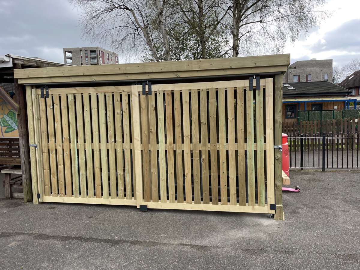 DoingRBit1's tweet image. Manufactured using sustainable timber and renewable energy with the added bonus of a living green roof to help reduce air pollutants and encourage pollinators…we love it!
Happy to help Spring Grove Primary (LBOH) do their bit!
We are Doing R Bit!
Just bring bikes and scooters!