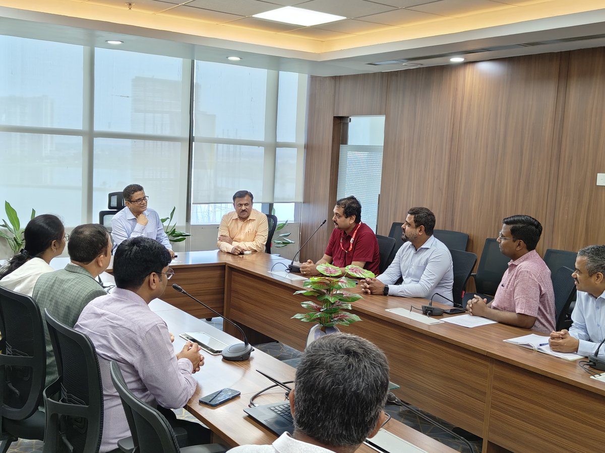 Shri Rajeev Kumar (IPS), Additional Chief Secretary of the Department of IT&E, Govt. of West Bengal, visited STPI Kolkata IT Park and engaged in discussions regarding the various objectives of #STPIINDIA and Industry's growth in state. @arvindtw @stpiindia
