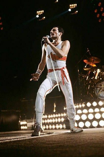 🎉🎶' HOT SPACE ⚡️ ... LET'S GO !'🎶🎉
📍 Hej Göteborg! ✊🏽

📍 Gothenburg 🇸🇪
📅 9th April, 1982
🏟 Scandinavium 

#Queen
