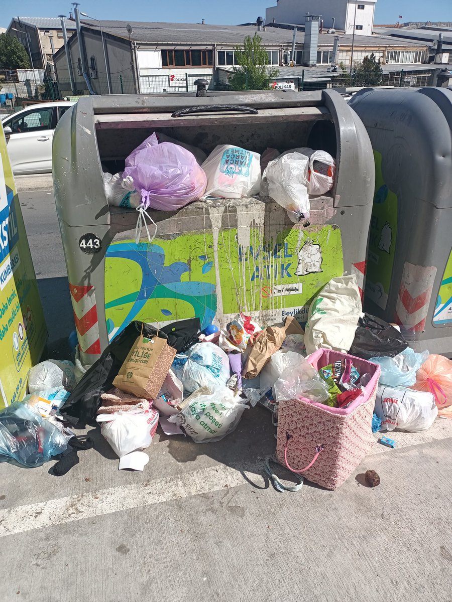 Cahit Sıtkı Tarancı sok çöp konteyneri hali <a href="/beylikduzubeltr/">Beylikdüzü Belediyesi</a> <a href="/mmuratcalik/">Mehmet Murat Çalık</a>