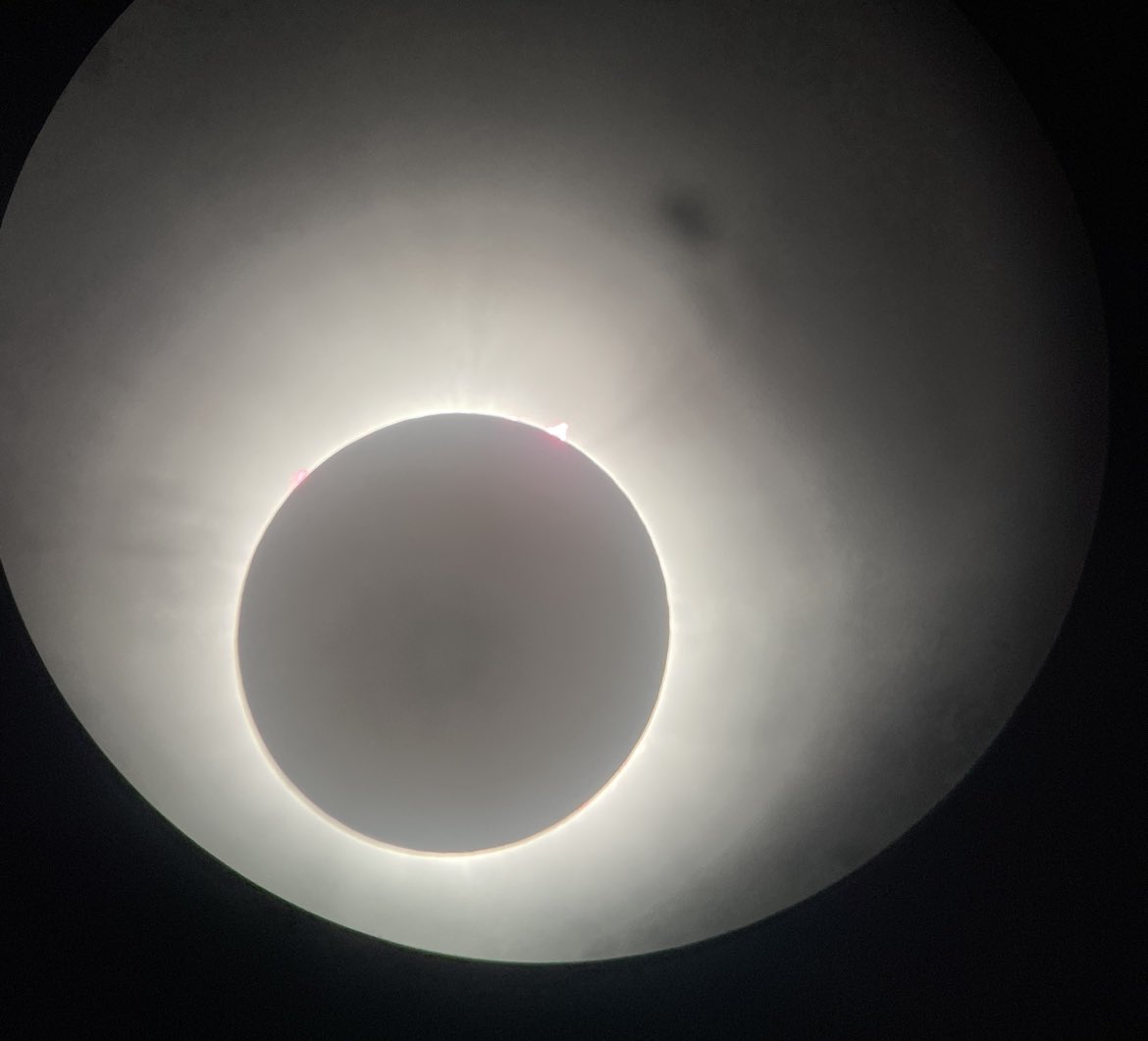 ReportingUvm's tweet photo. Totality in vermont! https://t.co/f1glS8V83w