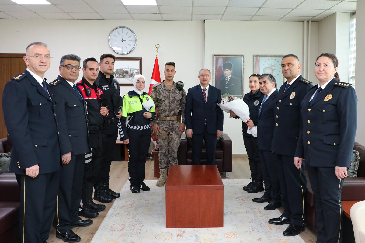 Türk Polis Teşkilatının 179. Kuruluş Yıldönümü münasebetiyle Konya Emniyet Müdürü ve personellerini misafir ettik. 
Aziz milletimiz ve güzel ülkemiz için şuur ve vazife aşkı ile bu kutsal görevi ifa eden emniyet mensuplarımıza şükranlarımı sunuyorum.
#TürkPolisTeşkilatı179Yaşında